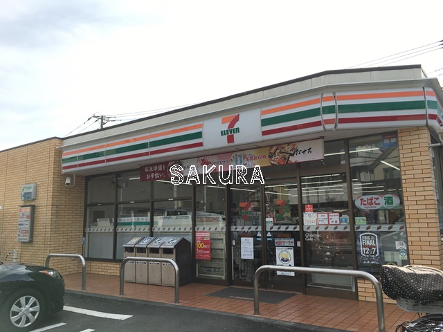 コンビニ　セブン-イレブン 横浜日吉本町駅前店（コンビニ）まで598m