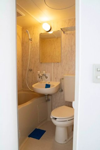 バス・シャワールーム　トイレもきれいです