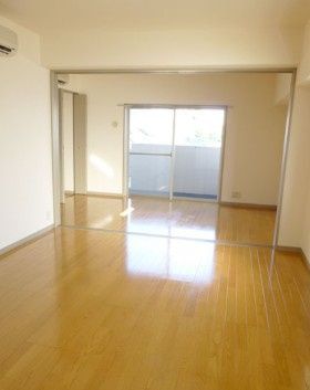 居室・リビング　明るいお部屋ですね♪