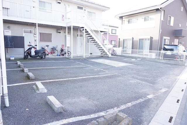 駐車場　敷地内駐車場あります（空き要確認）