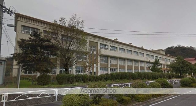 中学校　国府中学校（中学校）まで1573m