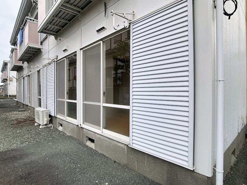 バルコニー　雨戸あり