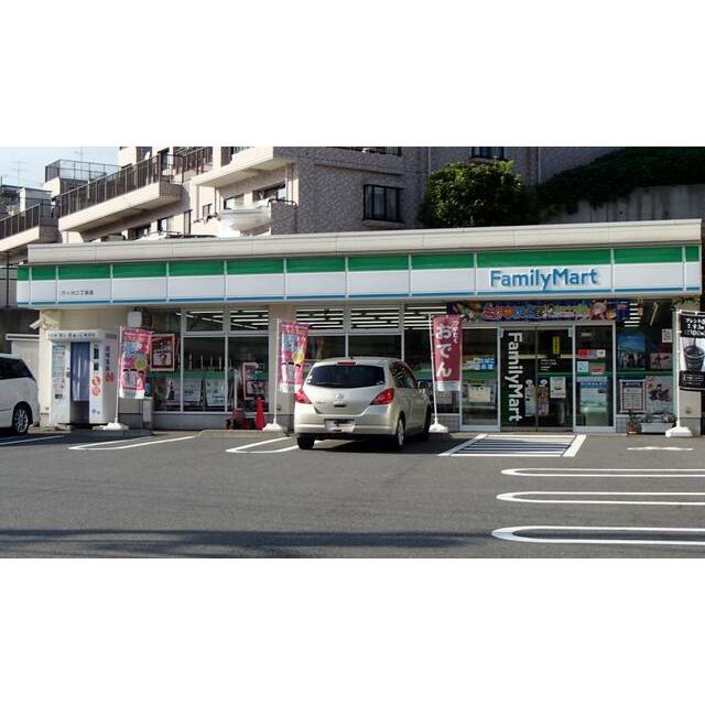 コンビニ　ファミリーマート六ッ川二丁目店（コンビニ）まで752m