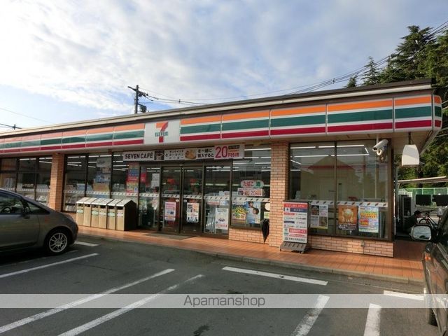 コンビニ　セブンイレブン（コンビニ）まで605m