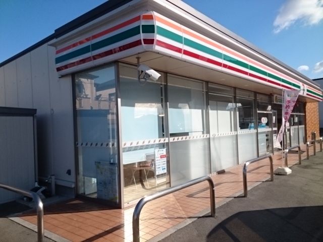 コンビニ　セブンイレブン様（コンビニ）まで460m
