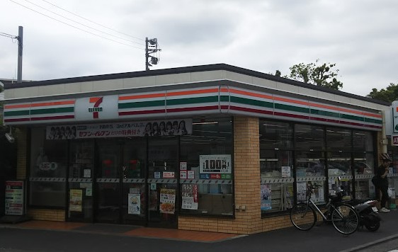 コンビニ　セブンイレブン 横浜鶴ケ峰駅北店（コンビニ）まで423m