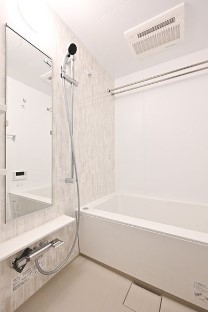 バス・シャワールーム　※別部屋の参考写真です。