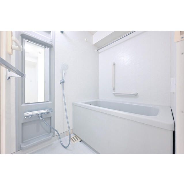 バス・シャワールーム　写真は同タイプ住居です。