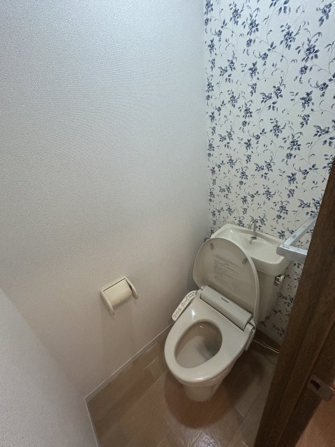トイレ　※写真は１０２号室です