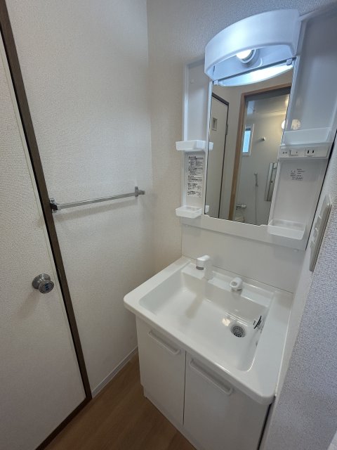 洗面設備　※写真は１０２号室です