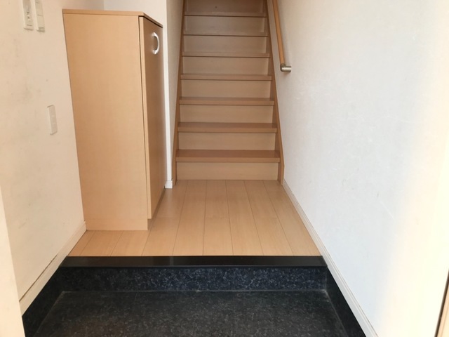 玄関　落ち着いた玄関です