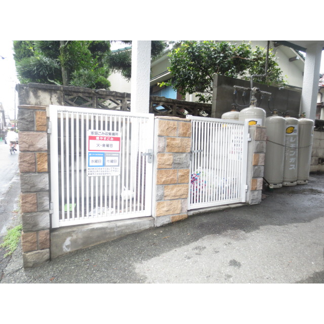 その他　敷地内ゴミ置き場