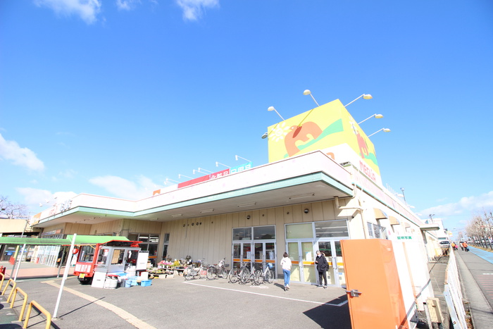 スーパー　メグリア（スーパー）まで1000m