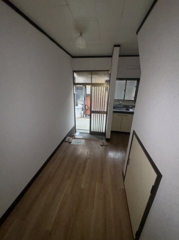 横堤2丁目貸家の居間写真