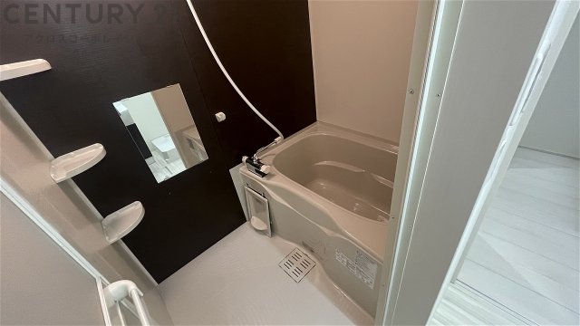 バス・シャワールーム　便利な浴室乾燥機付き♪