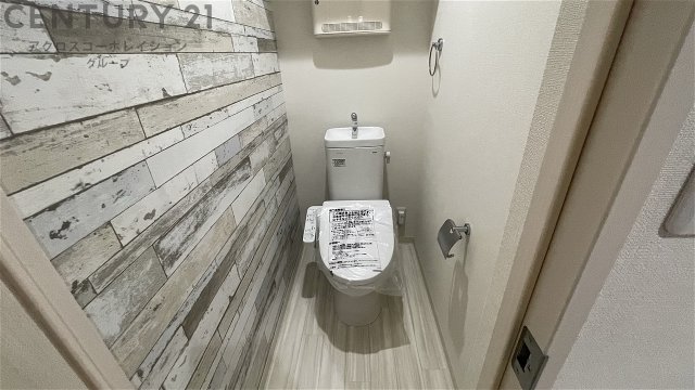 トイレ　温水洗浄便座付きのトイレです♪