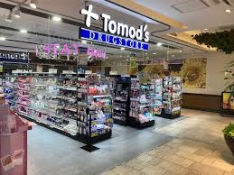ドラックストア　トモズアトレヴィ田端店（ドラッグストア）まで389m