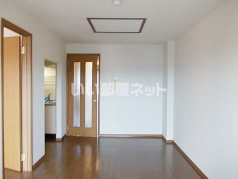 グランメゾン プラムの居間写真