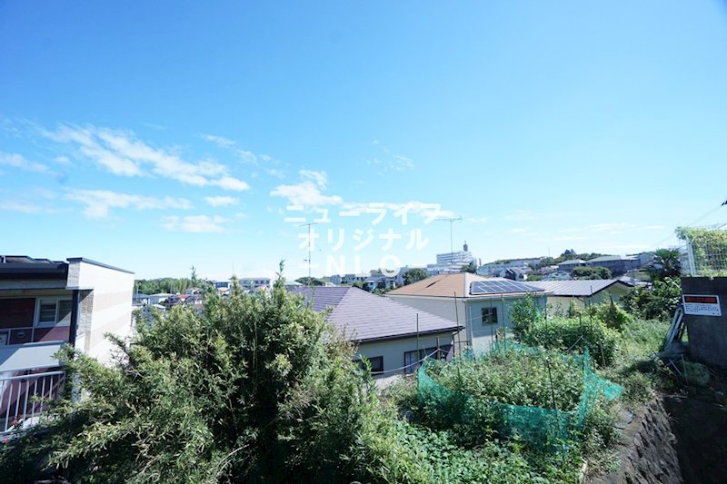 その他共有部分　前面に遮る建物がない東向きのお部屋です☆