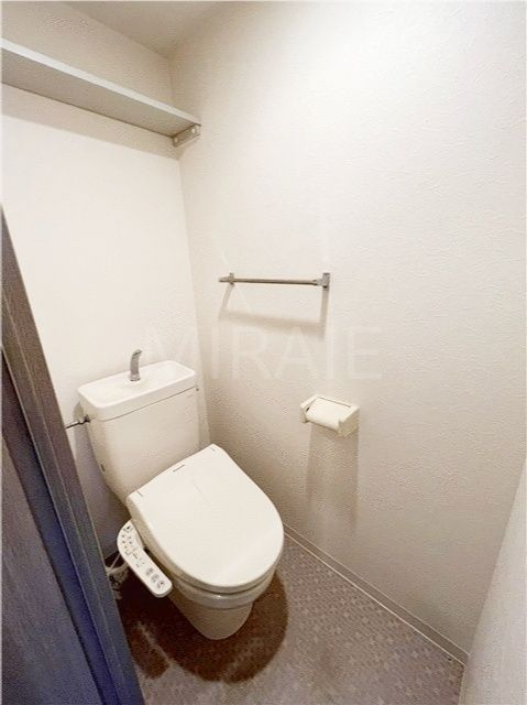トイレ　※別部屋の参考写真になります。