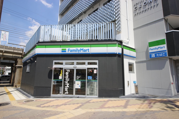 コンビニ　ファミリーマート新今宮駅東店（コンビニ）まで50m