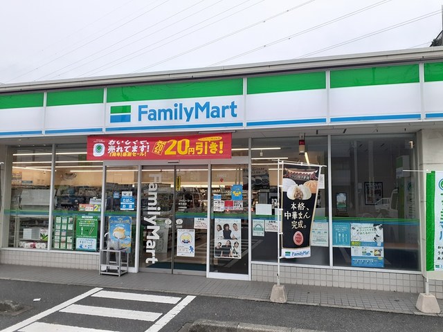 コンビニ　ファミリーマート（コンビニ）まで542m
