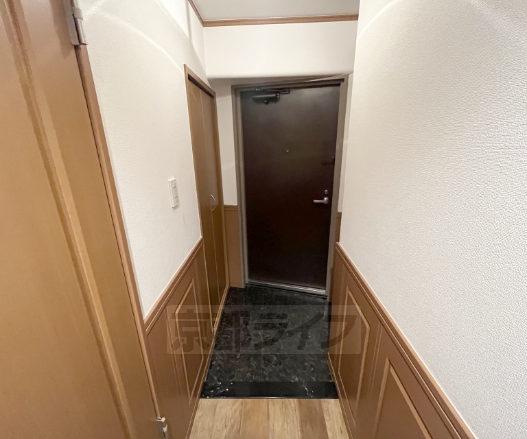 四条高倉スカイハイツの玄関写真