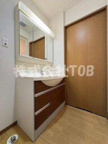 洗面設備　３面鏡シャンプードレッサー※クリーニング完了前※別号室参考写
