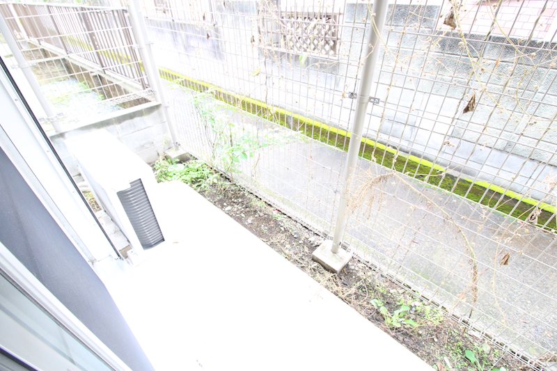 バルコニー　※入居中につき室内写真は同間取りの参考写真となります。
