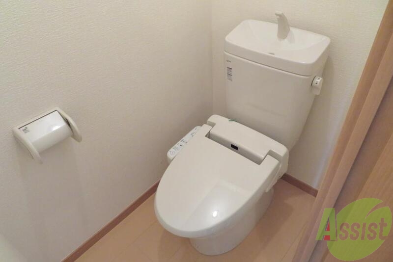 トイレ　ウォッシュレット付のトイレはとても良いですよねー。