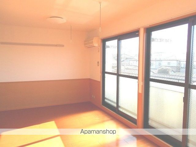 ＪＲ埼京線 南与野駅 徒歩11分 3階建 築23年の居間写真
