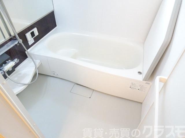 バス・シャワールーム　浴室乾燥機＆追焚機能付き広々バスルーム♪