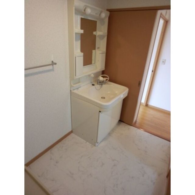 洗面設備　【洗面化粧台】※別間取りのお部屋写真です。