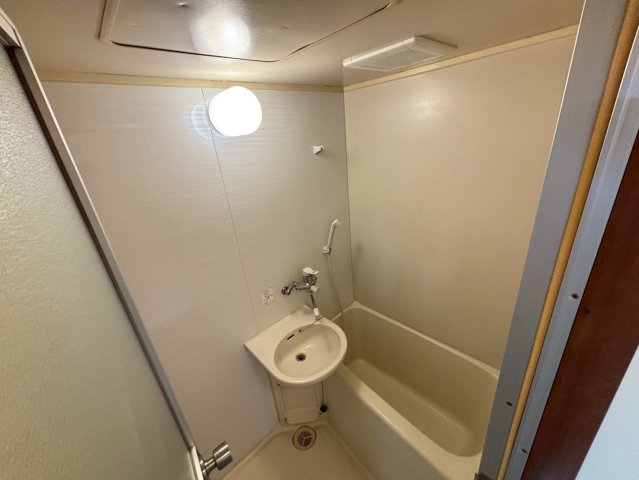 バス・シャワールーム　他号室の写真です。