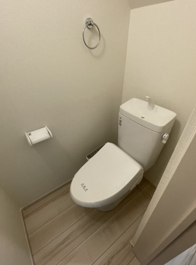 トイレ　※写真は同マンション別タイプのお部屋の参考写真です。