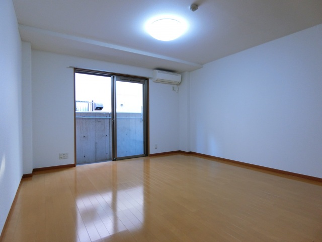 居室・リビング　広い洋室