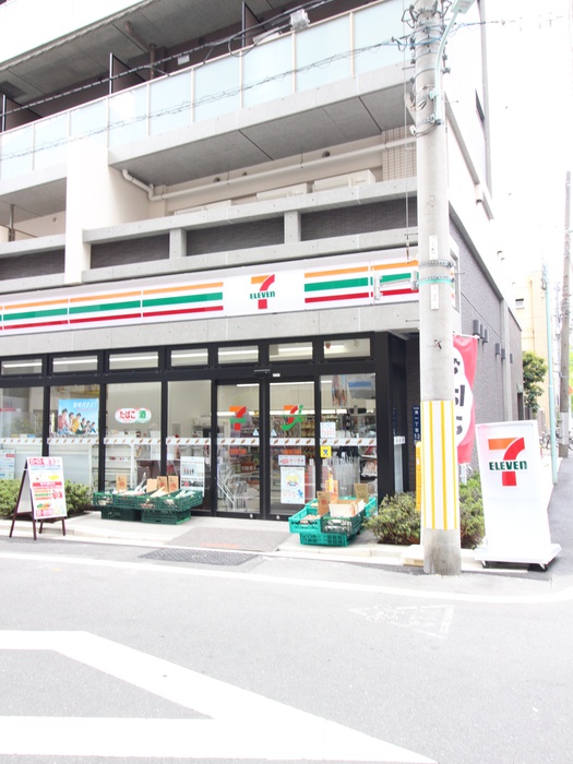 コンビニ　セブンイレブン湊1丁目店（コンビニ）まで246m