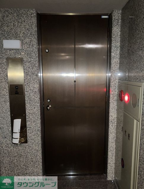 玄関　※写真は同タイプ住戸です。