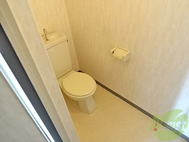 トイレ　全体的にゆとりのある設計。トイレもひろいでしょ？いいでしょ？