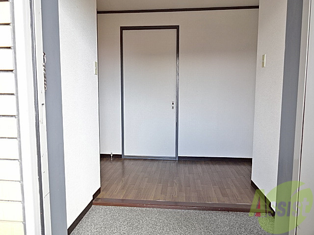玄関　広い間口の玄関なので開放感があってイイね。戸建感覚です