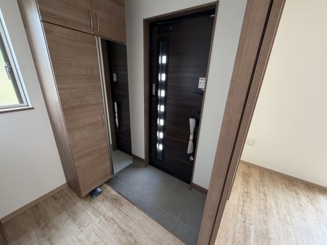玄関　※建築中のため、同施工会社の室内写真です。