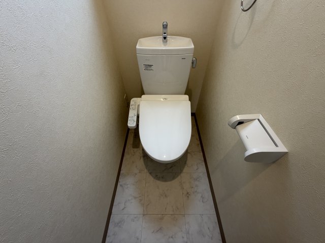 トイレ　※建築中のため、同施工会社の室内写真です。