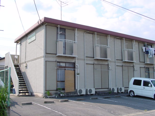 佐野市栃本町のアパートの建物外観