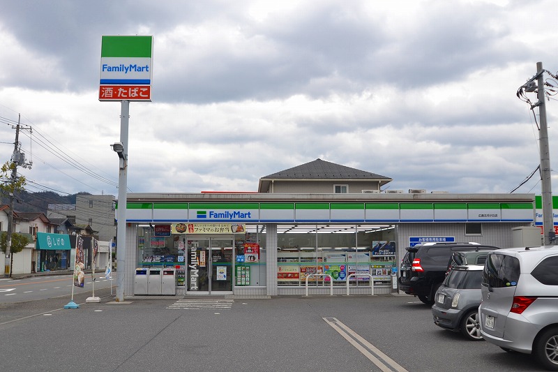 コンビニ　ファミリーマート広島五月が丘店（コンビニ）まで747m