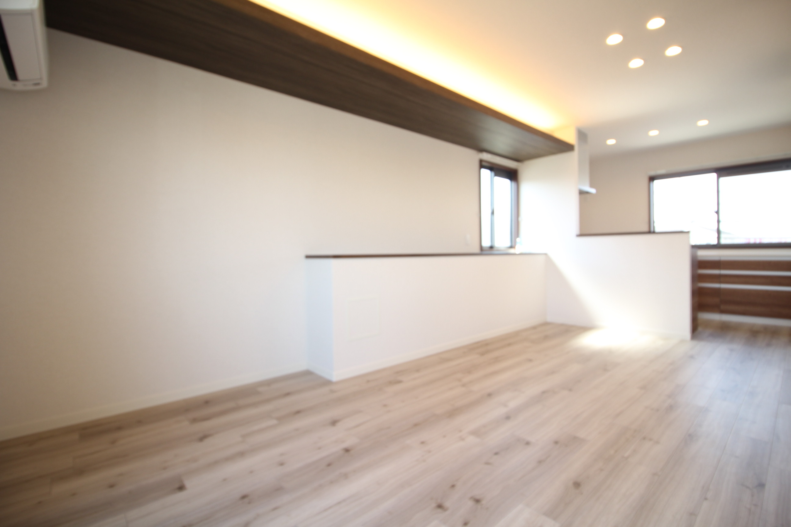 居室・リビング　木目調の温かみのある12.6帖のLDK♪