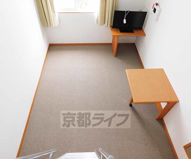 居室・リビング　家具付のお部屋です。