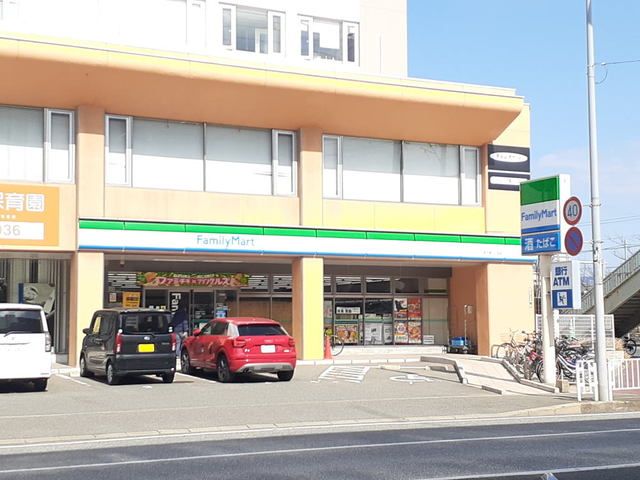 コンビニ　ファミリーマート多の津一丁目店（コンビニ）まで400m