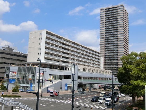 【広島市東区若草町のマンションの建物外観】