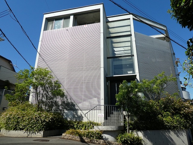 大阪市住吉区帝塚山西のマンションの建物外観