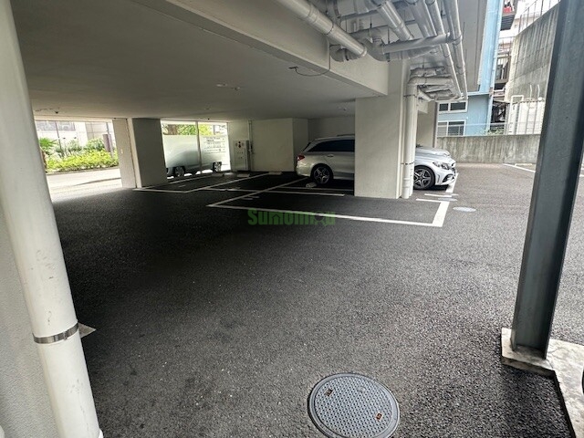 【仙台市宮城野区榴ケ岡のマンションの駐車場】